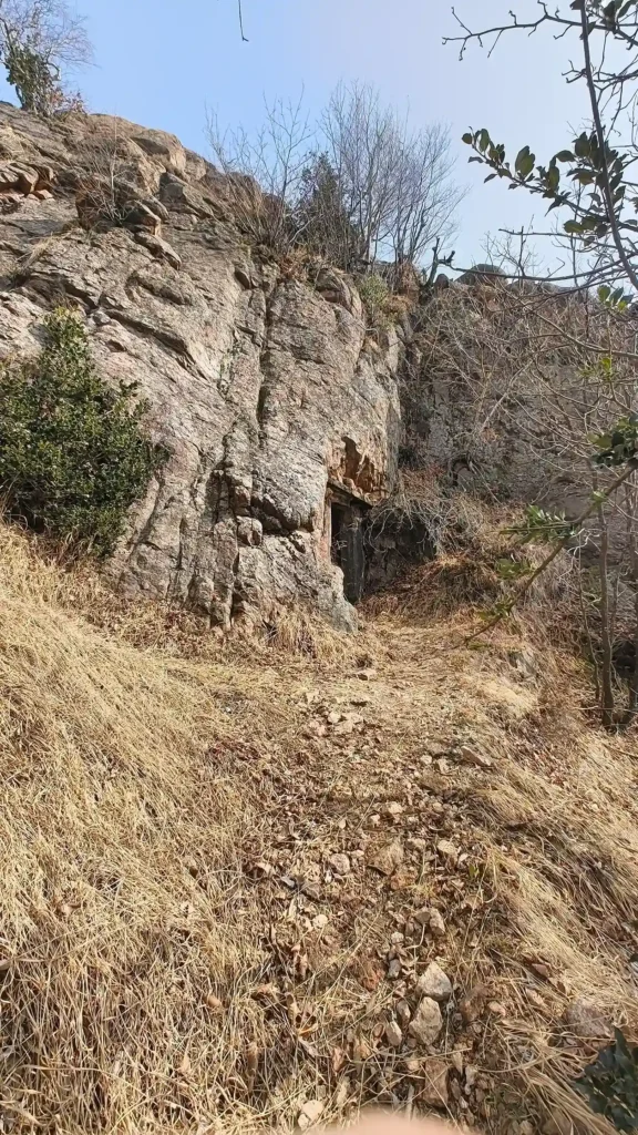 galleria-sotto-rocce-rosse