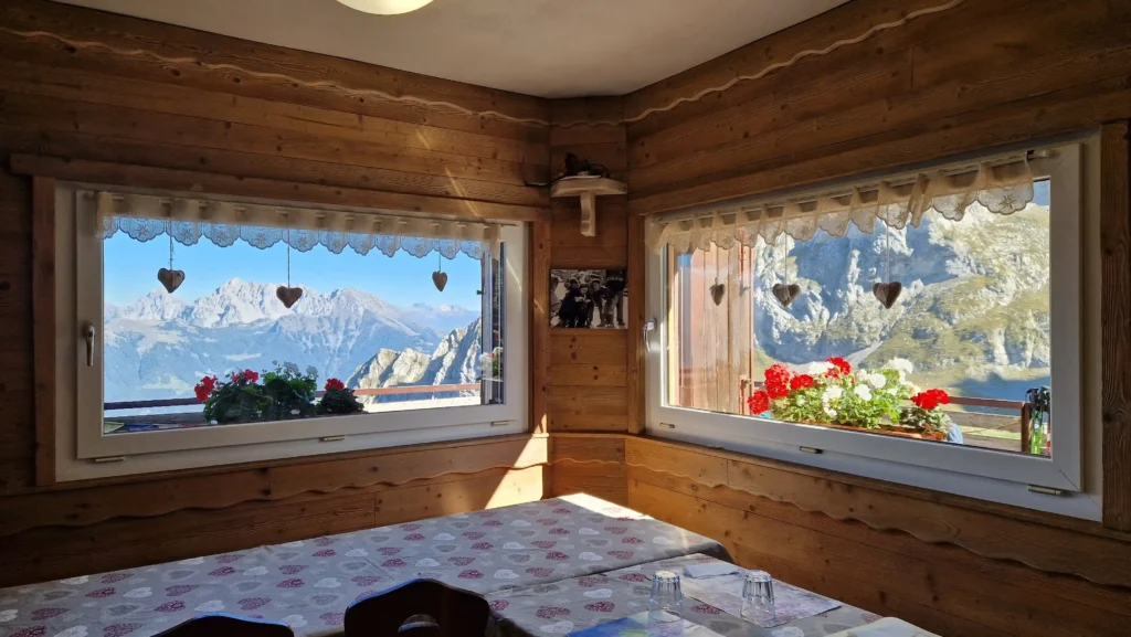 vista-dentro-rifugio-albani